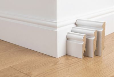Lot de 5 Plinthes Moulurées : Type British 120mm (Prépeint Blanc) 2.4M