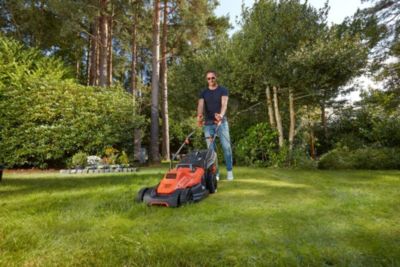 Lot tondeuse poussée électrique 1600W 38 cm + coupe-bordures électrique 350W 23 cm Black & Decker