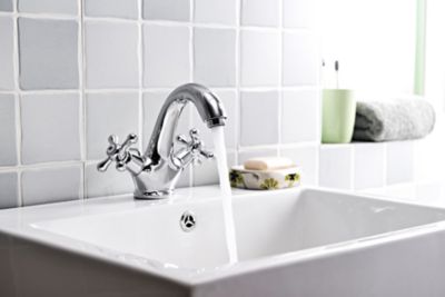 Mélangeur de lavabo en laiton chromé GoodHome Etel