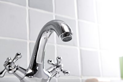 Mélangeur de lavabo en laiton chromé GoodHome Etel