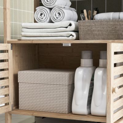 Meuble de Salle de Bain avec 3 étagères en Bambou 1 Placard avec Portes à Lattes 63 x 30 x 138 cm Bois Naturel et Blanc