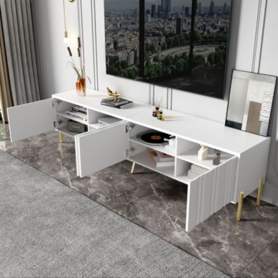 Meuble TV 190x38x48 cm avec rangements et pieds dorés, portes rainurées pour un style moderne