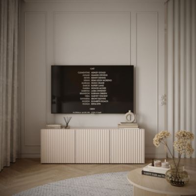 Meuble TV bas beige cachemire avec façades à lamelles rainurées 3 portes 150 cm SUNDS