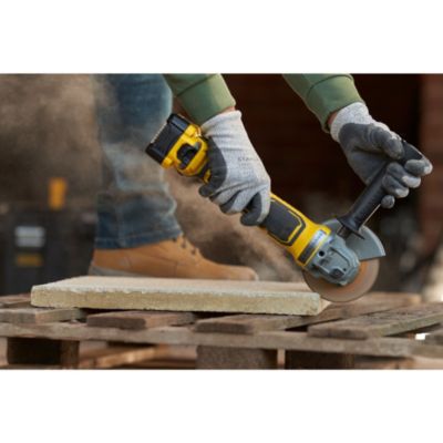 Meuleuse sans fil Stanley Fatmax SFMCG700B-XJ Gamme V20 18V (sans batterie)