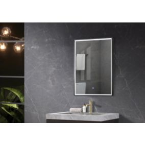 Miroir de salle de bain LED 50x70cm à luminosité variable avec cadre en aluminium noir LuxuryBain