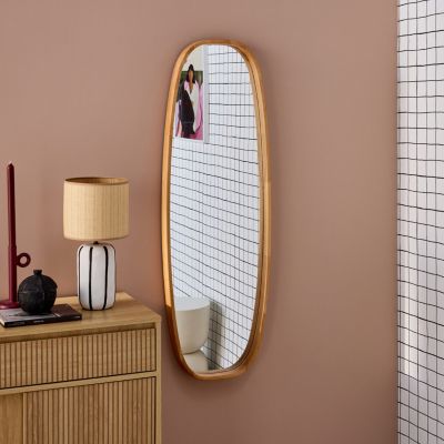 Miroir rectangulaire JAMIE en bois d'hévéa. bords arrondis. couleur bois clair. 120 cm
