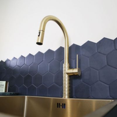Mitigeur de cuisine doré avec douchette Essebagno Architek