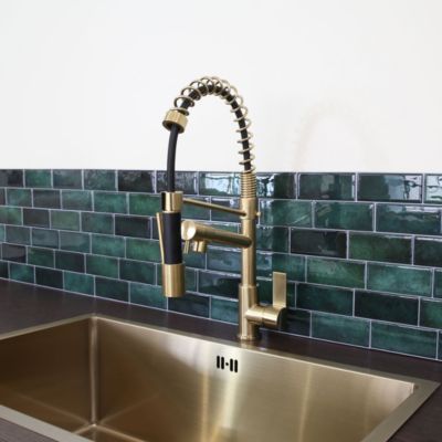 Mitigeur de cuisine doré avec douchette Essebagno Big Hotto