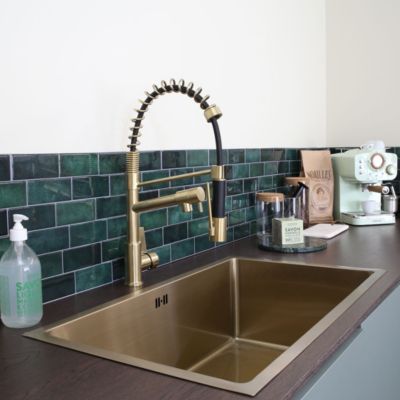 Mitigeur de cuisine doré avec douchette Essebagno Big Hotto