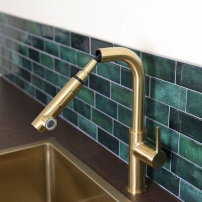 Mitigeur de cuisine doré avec douchette Essebagno Pure II