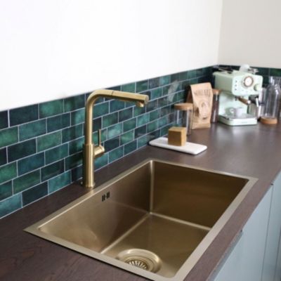 Mitigeur de cuisine doré avec douchette Essebagno Pure II