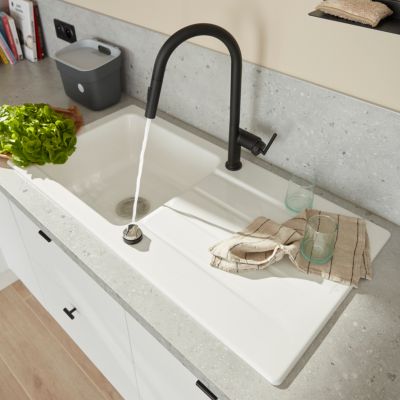 Mitigeur de cuisine noir avec douchette Essebagno Iconic
