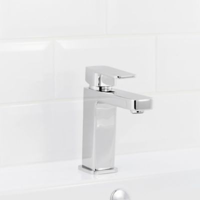 Mitigeur de lavabo chromé GoodHome Pazar