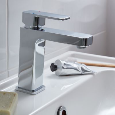 Mitigeur de lavabo chromé GoodHome Pazar