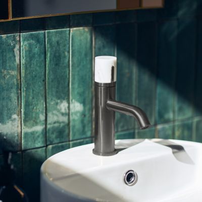 Mitigeur lavabo bas gun métal marbre Essebagno Manopola