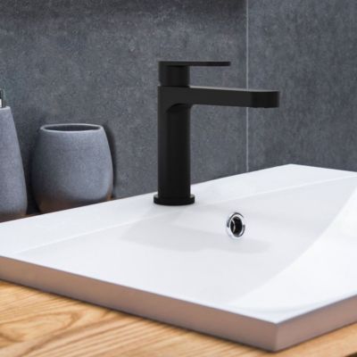 Mitigeur lavabo bas noir mat Essebagno Cortes