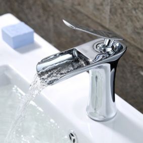 Mitigeur lavabo contemporain avec bec en cascade Chromé