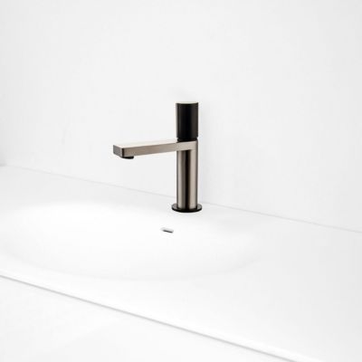 Mitigeur lavabo façon inox et noir mat Essebagno Exil