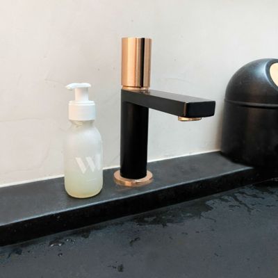 Mitigeur lavabo noir mat et or rose Essebagno Exil