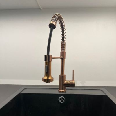Mitigeur évier à douchette cuivre brossé Essebagno Plimo