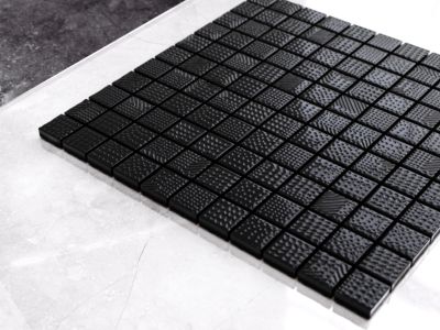 Mosaïque en verre sur filet pour salle de bain ou cuisine 30 cm x 30 cm - Black lace