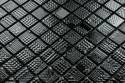 Mosaïque en verre sur filet pour salle de bain ou cuisine 30 cm x 30 cm - Black lace