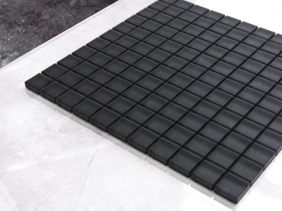 Mosaïque en verre sur filet pour salle de bain ou cuisine 30 cm x 30 cm - Velvet black