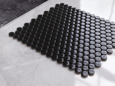 Mosaïque sur résille pour salle de bain et cuisine en céramique 31.7 cm x 29.3 cm- Black dots