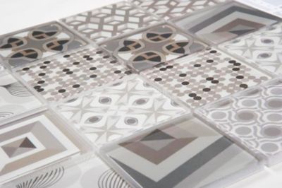 Mosaique de Verre Motif Carreau Ciment Beige 7.5 X 7.5 cm - vendu par plaque de 29.8X29.8 cm -