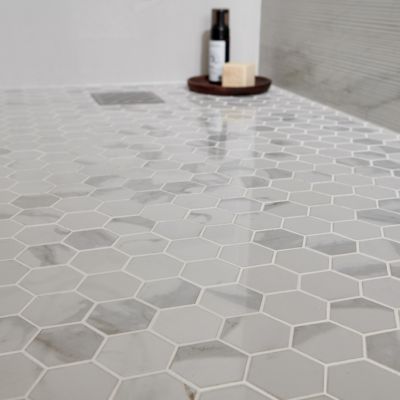 Mosaïque hexagonale sol et mur en grès cérame émaillé effet marbre blanc L.30 x l.30 cm x ép.0,9 mm