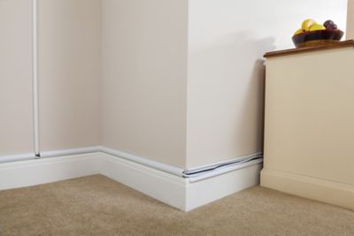Moulure décorative demi-circulaire D-Line 30x15 mm blanche 2 m