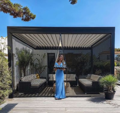 Moustiquaire ajustable pour pergola (L 289/305 - H 247/255) avec ouverture centrale