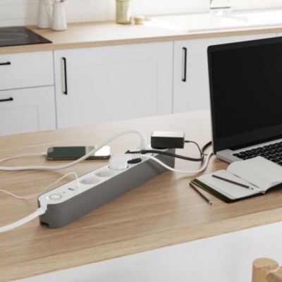 Multiprise 6 prises + 2 USB Jacobsen 1.5 m blanche
