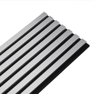 Mur TV - Lot de 5 Panneaux tasseaux bois 250 x 30 x 1,9 cm - alu/feutrine noir - 3,75m²