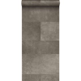 Origin Wallcoverings papier peint intissé XXL motif de carrellages avec imitation cuir gris chaud - 50 x 837 cm - 357238