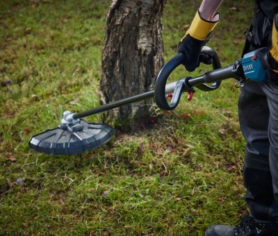 Outil de jardin multifonctions sans fil sur batterie 2 x 18V Erbauer, taille-haie, coupe-bordures, élagueuse (vendu sans batterie ni chargeur)