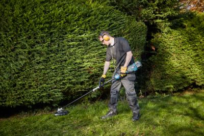Outil de jardin multifonctions sans fil sur batterie 2 x 18V Erbauer, taille-haie, coupe-bordures, élagueuse (vendu sans batterie ni chargeur)