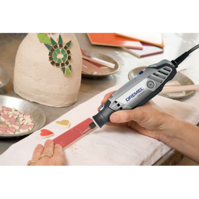 Outil multifonction filaire Dremel 3000 avec 15 accessoires et sac - 130W