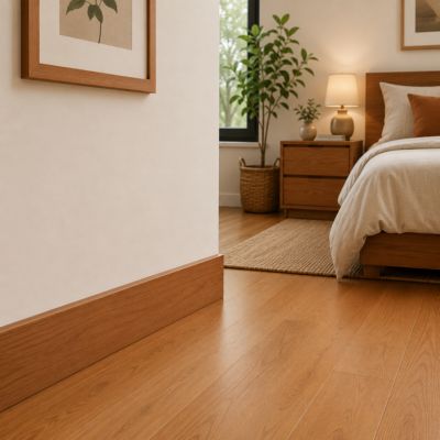 Pack de 10 lames de plinthe plaquée en bois de cerisier à arêtes vives 12X90x2440 mm