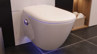 Pack WC suspendu lavant avec cuvette sans bride, LED et télécommande, SFA Saniwash