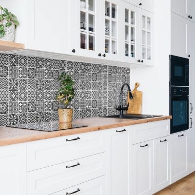 Panneau autocollant Tulup 100x50 cm Carreaux portugais noirs et blancs 1 pcs