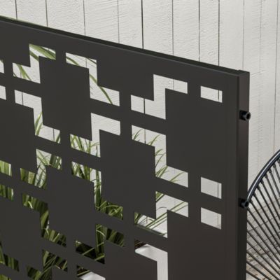 Panneau extérieur décoratif motif géométrique ajouré métal noir