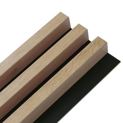 Panneau mural tasseaux bois MDF sur fond rigide HDF 250 x 17,6 x 4 cm - chêne clair sur fond noir