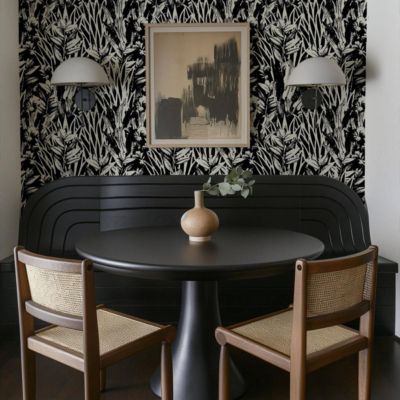 Papier peint avec feuilles extotiques noires et élégantes - 425x260 cm (l x h)