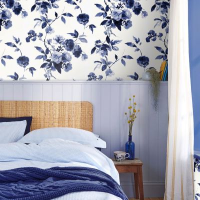 Papier peint intissé Boho bloom imprimé fleurs bleues sur fond blanc L ...