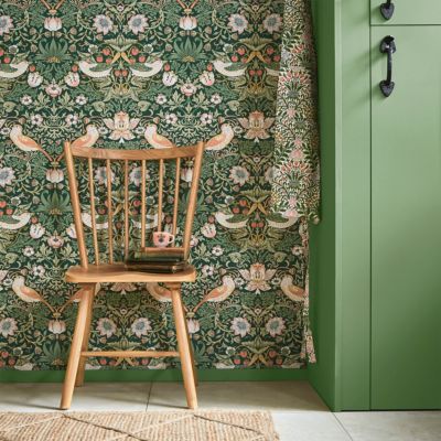 Papier peint intissé Strawberry thief imprimé fleurs, oiseaux vert L.1000 x l.52cm William Morris