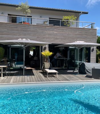 Parasol de terrasse complet Prémium Bleu foncé 240 x 240 Armature Gris