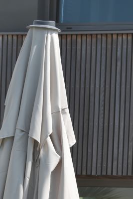 Parasol déporté Sevilla aluminium bois 2,5 x 2,5 m DCB Garden