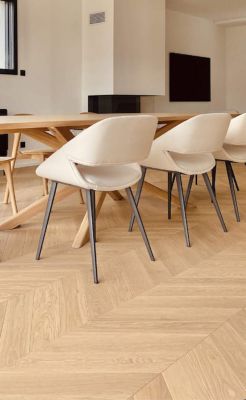 Parquet chêne massif point de hongrie brut Ep.16mm, l.90mm Long. 850mm avec chanfreins sans noeuds et sans aubiers