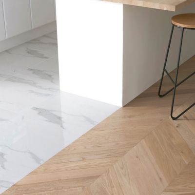 Parquet contrecollé à coller point de hongrie en chêne GoodHome Eslov finition vernis mat coloris naturel L.54 x l.9 x ép.1,4 cm